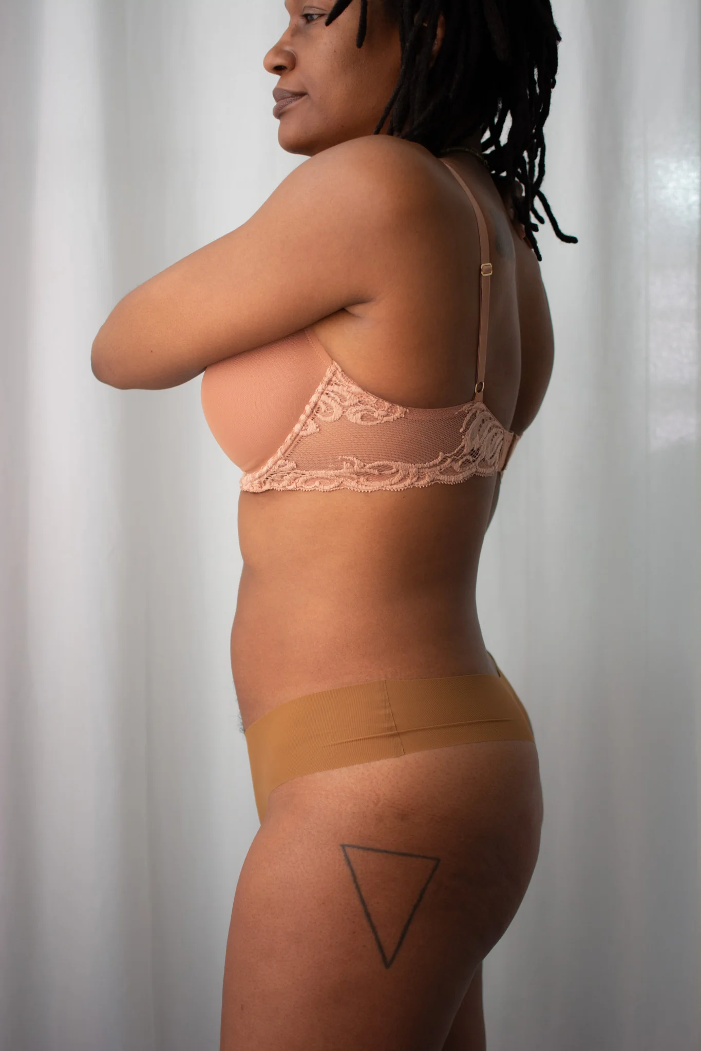 Commando Invisible Rib One Size Thong - Image 10