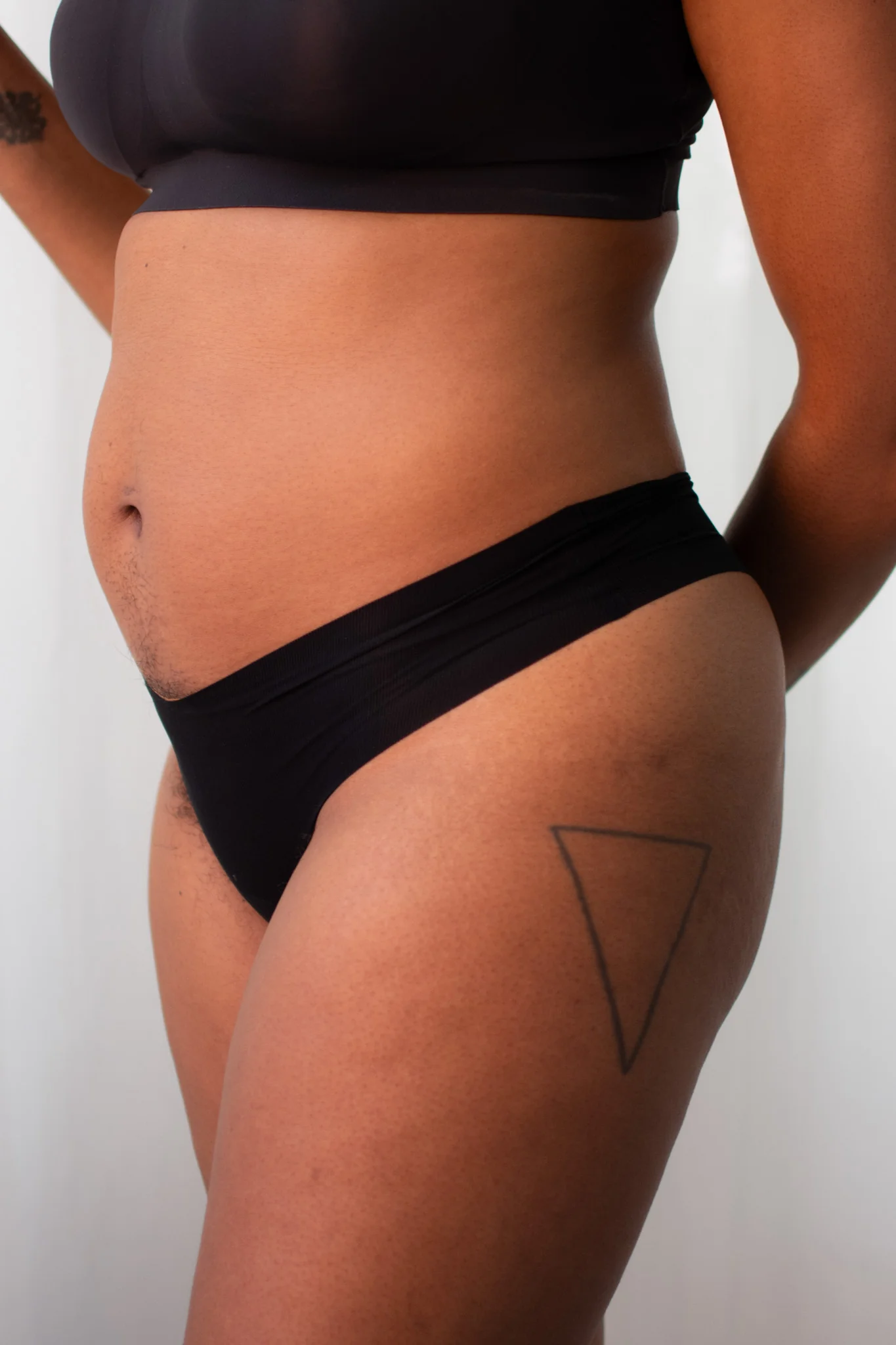 Commando Invisible Rib One Size Thong - Image 4