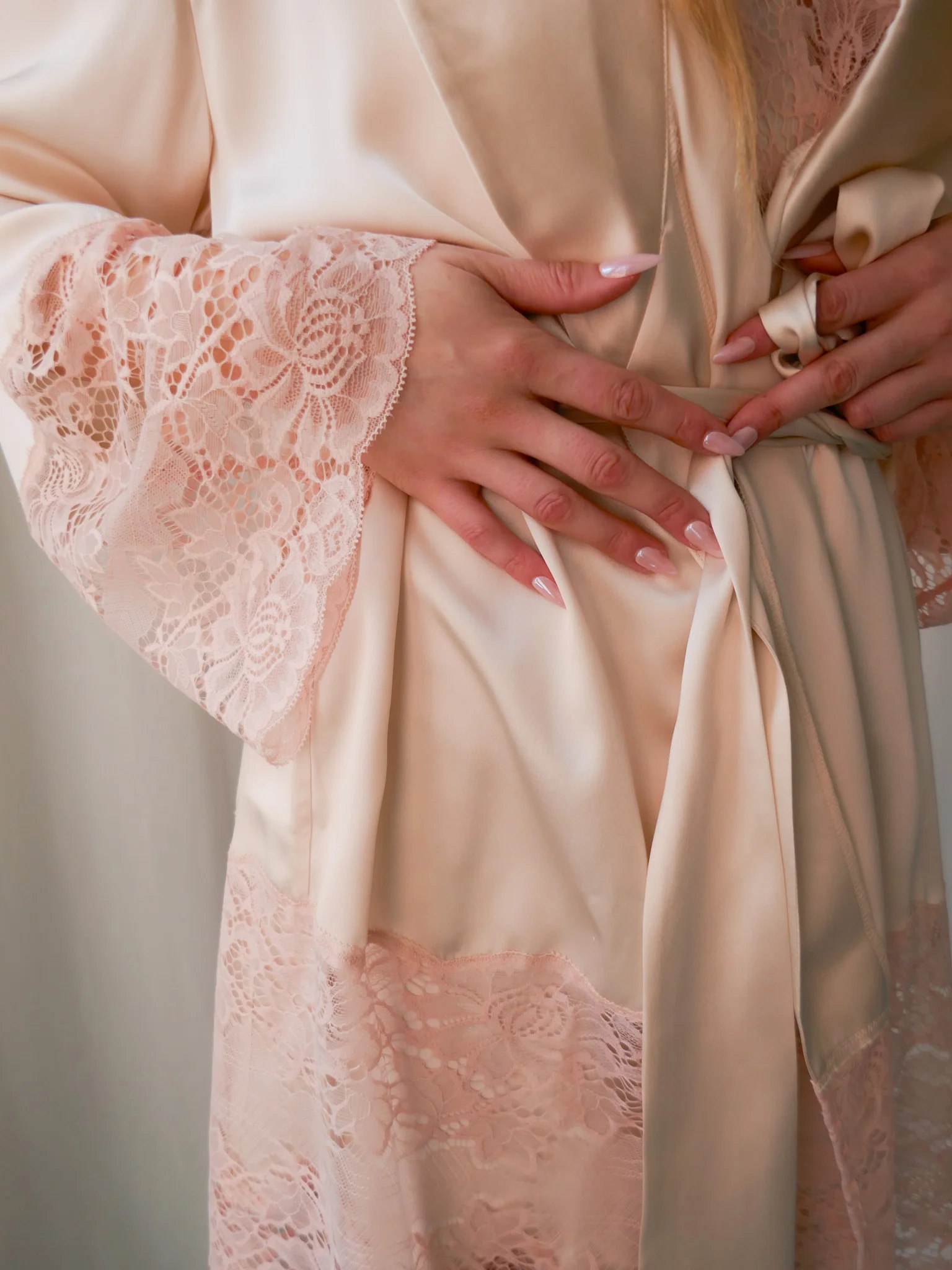 Ginia Silk Lace Robe - Image 3