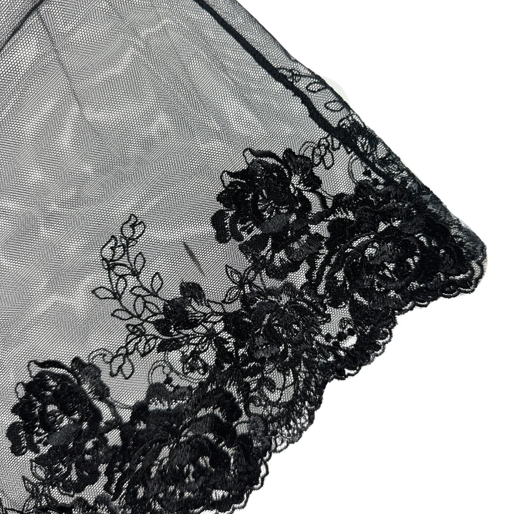 Huit Claire Du Lune Lace Shorts - Image 5